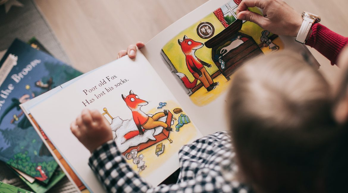 Cómo los buenos hábitos de lectura benefician el desarrollo de niños y jóvenes (Foto de Lina Kivaka)